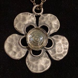 Like NEW!!! Large Flower Necklace